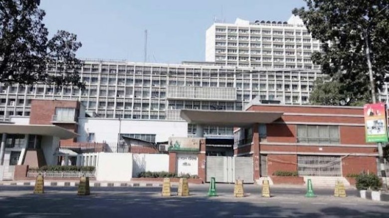 Journalists enter Secretariat 5 days after fire